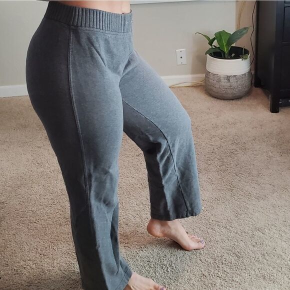 Liz Claiborne grey sweats pants medium short comfy - Picture 2 of 8